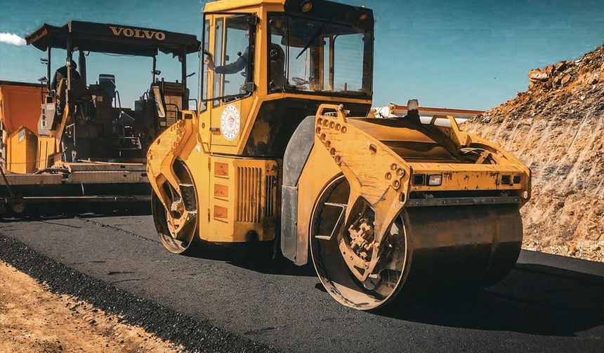 Mereto Dağı'nda yolu yapım çalışması