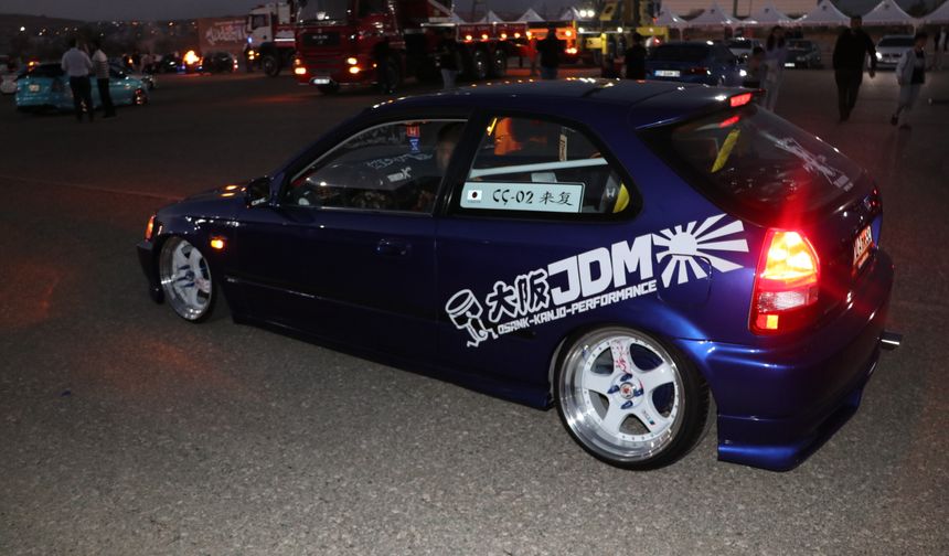 Modifiye araç tutkunları Gaziantep'te buluştu