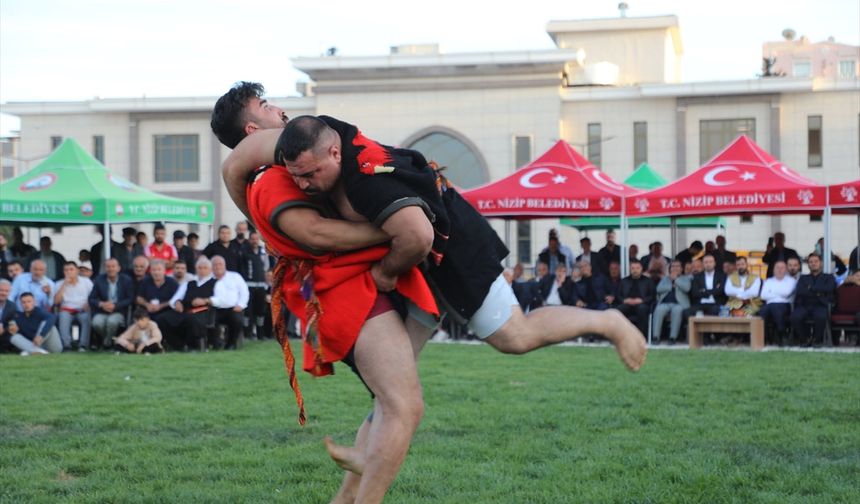Nizip'te Aşırtmalı Aba Güreşleri düzenlendi