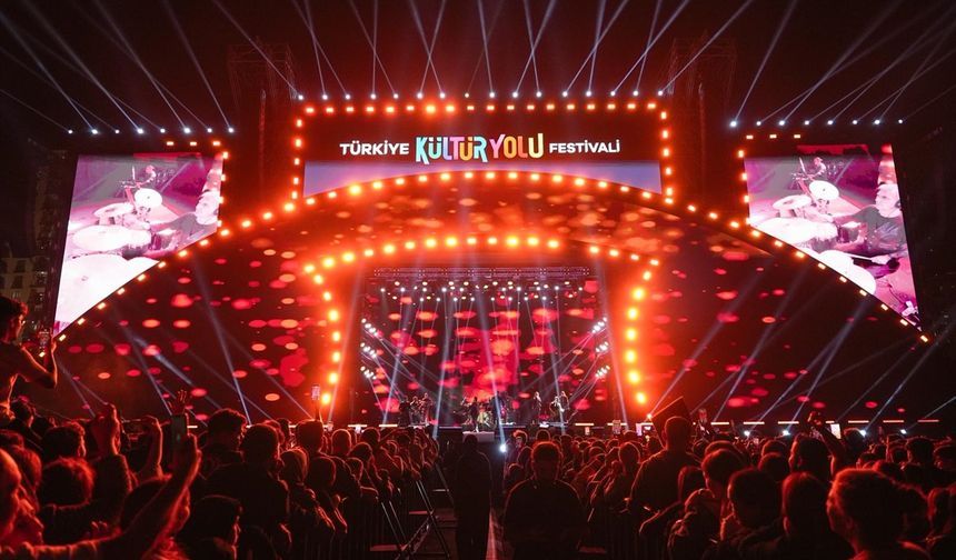 Haluk Levent, Mardin Kültür Yolu Festivali'nde sahne aldı