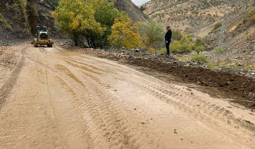 Sason'da heyelandan kapanan yollar ulaşıma açılıyor