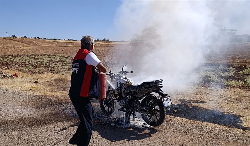 Siirt'te park halindeki motosiklette çıkan yangın söndürüldü
