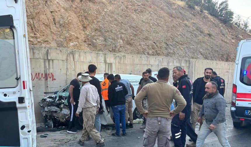 Şırnak'ta iki aracın çarpıştığı kazada 11 kişi yaralandı