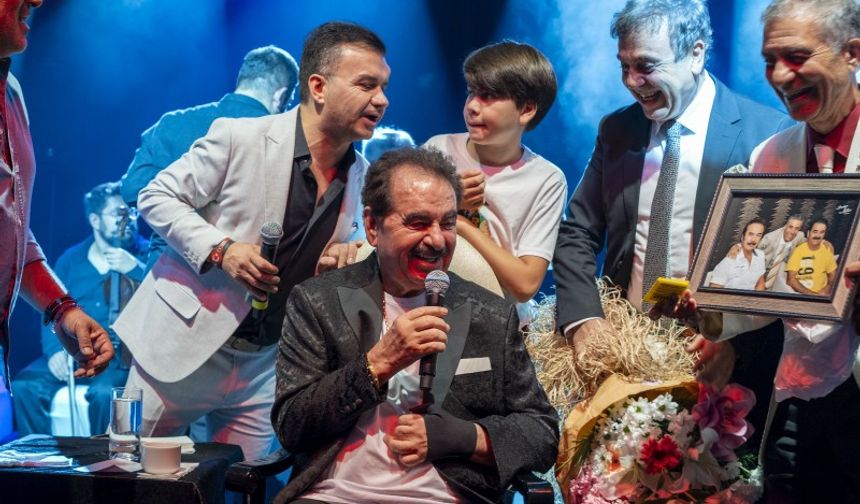 Tatlıses, Neşet Ertaş’ı Doğduğu Topraklarda Andı