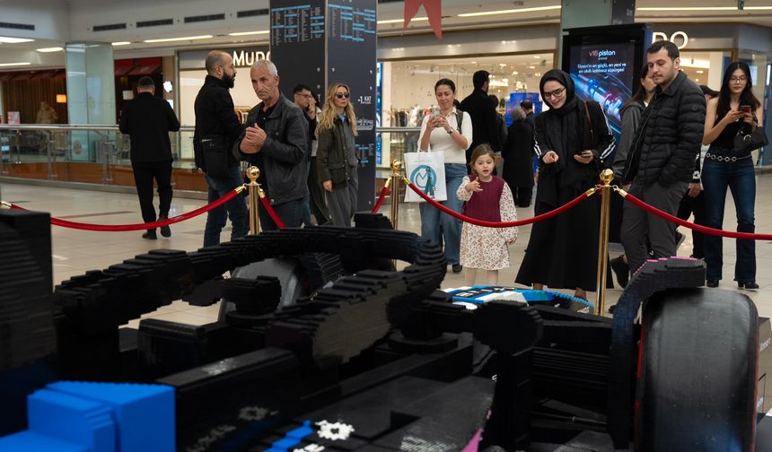 400 bin lego'yla yapılan Formula aracı sergileniyor