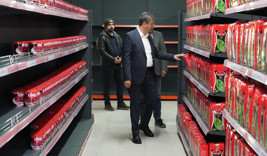 Tutdere, Yenilenen Sosyal Market'te İncelemelerde Bulundu