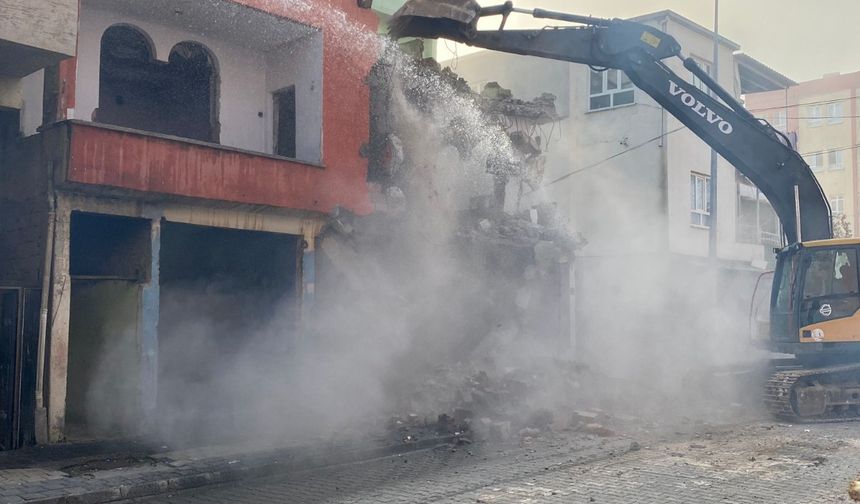 Batman'da  riskli 30yapının yıkımı gerçekleştirildi