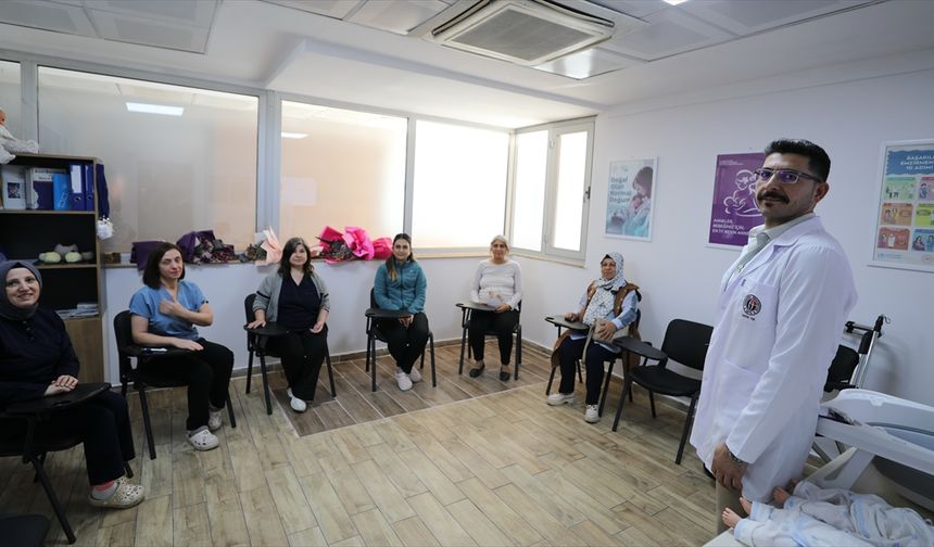 GAÜN'de anne adayları doğuma gebe okuluyla hazırlanıyor