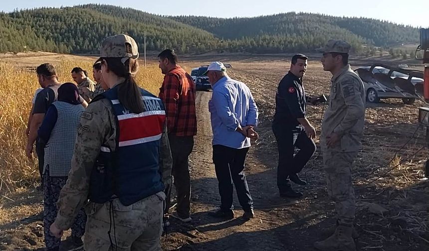 Gaziantep'te devrilen traktörün sürücüsü öldü