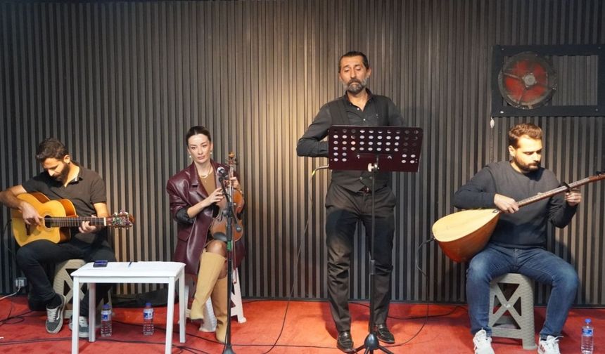 Şair Murat Kayış'tan şiir ve müzikle dolu bir gece