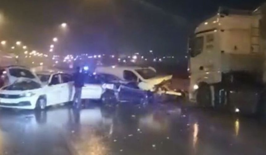 Yağışta Felaket: 13 Araç Birbirine Girdi, 13 Yaralı