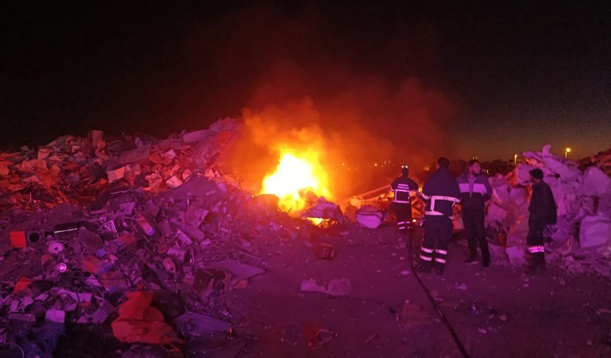 Mardin'de hurdalık alanda çıkan yangın söndürüldü