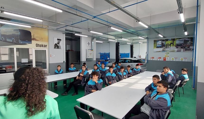 Otokar, elektrikli otomobil sektörüne öğrenci yetiştiriyor