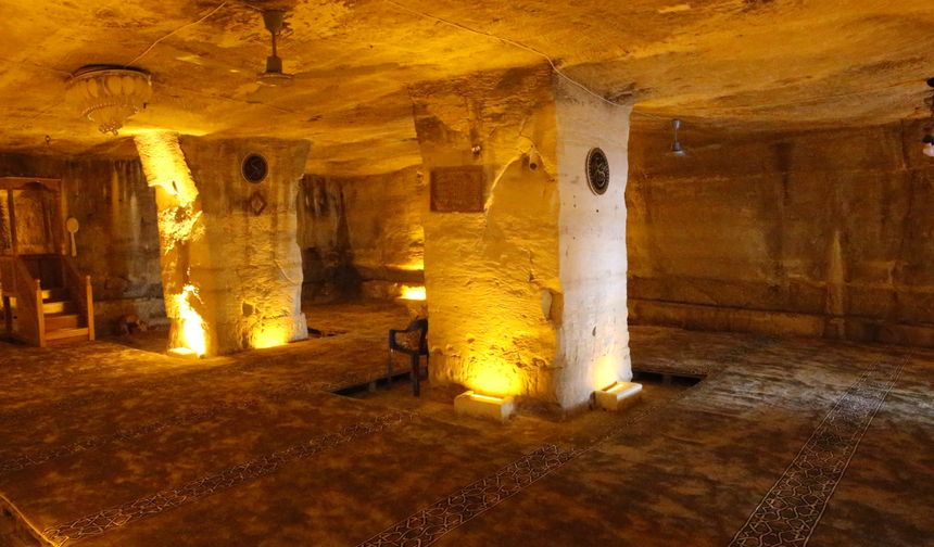 Şanlıurfa'da Mağara Camisi, ziyaretçilerini bekliyor