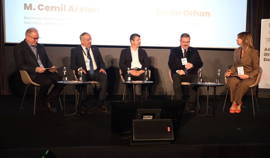 Tutdere: “Sanatla depremin izlerini siliyoruz”