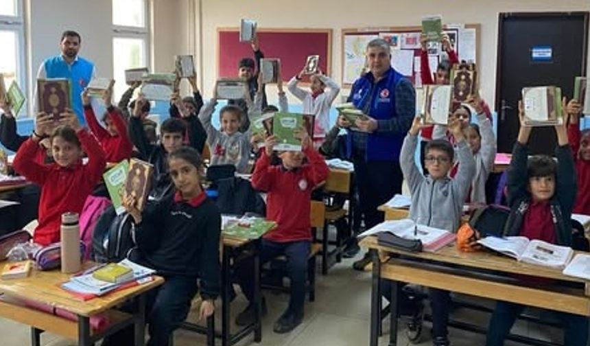 Adıyaman’da Kur’an-ı Kerim Dersini Seçen Öğrencilere Armağan