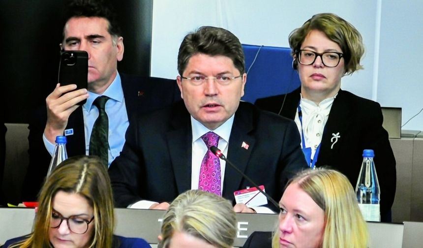 Bakan Tunç, Konferans'ta Göç ve İnsan Haklarını Anlattı