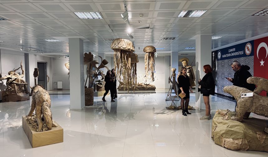 Üniversite Öğrencilerinden Atık Malzemelerle Heykel Sergisi