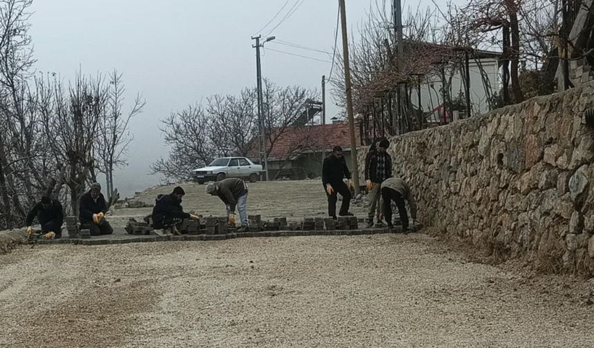 Çelikhan’da Yıldırım Beyazıt Caddesi’nde Parke Çalışması