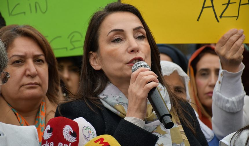 DEM Parti Eş Genel Hatimoğulları, Batman'da yürüyüşe katıldı