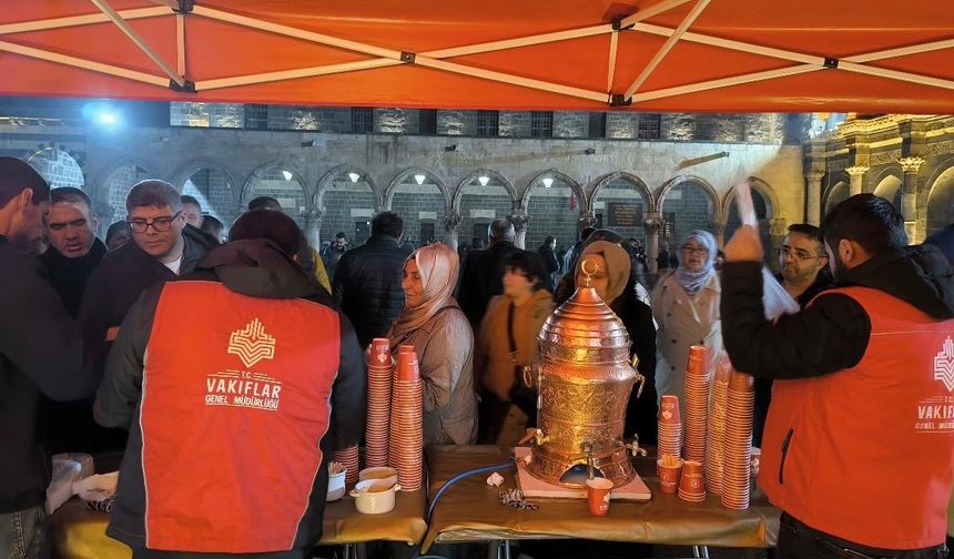 Diyarbakır ve çevresinde kandil ikramında bulunuldu