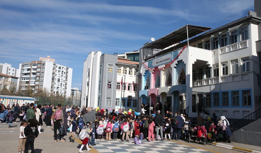 Diyarbakır'da bando takımı öğrencilere konser verdi