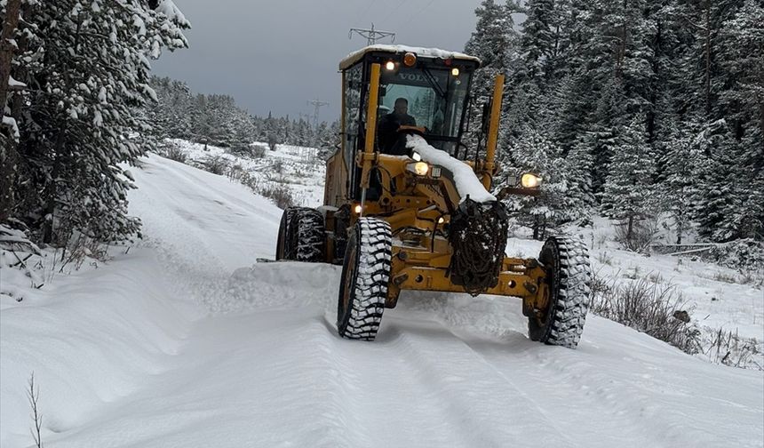 Kar yağışı Kastamonu'da ulaşımı aksattı