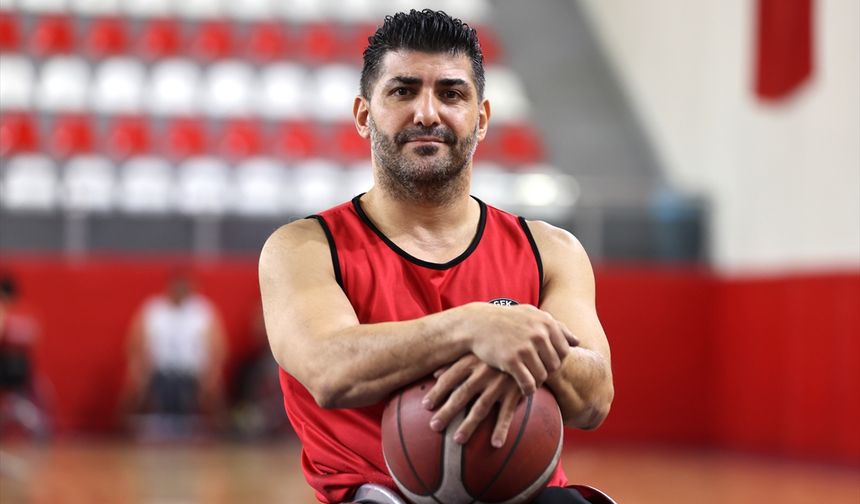 Selim Sayak başarılarıyla gençlere ilham oluyor