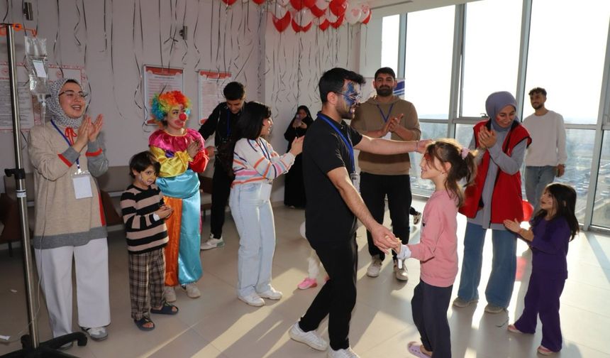 Şiirle İyileşen Minik Kalpler Adıyaman’da Gülümsedi