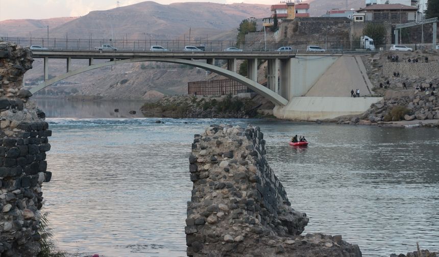 Şırnak’ta Dicle Nehri’ne giren çocuk kayboldu.
