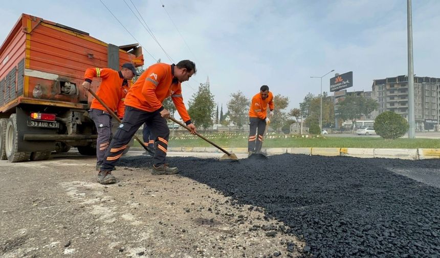 Adıyaman Sümerevler ve Karapınar'da Caddeleri Onarılıyor