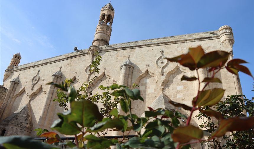 Tarihin izleri Şanlıurfa'daki 'Fırfırlı Cami'de birleşiyor