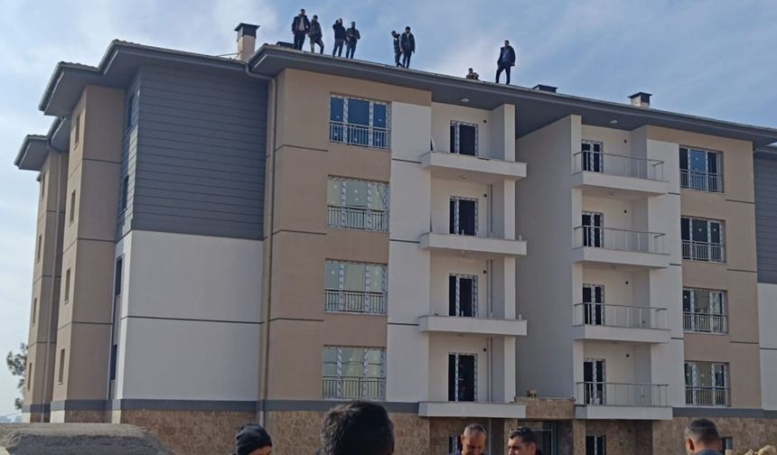 Adıyaman'da inşaat işçileri maaş için eylem yaptı