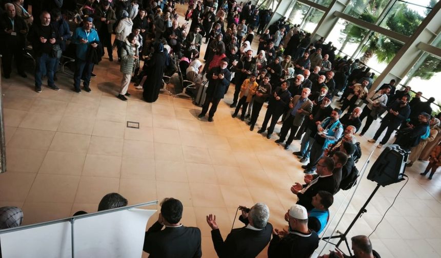 Adıyaman'dan 360 kişilik Umre kafilesi dualarla uğurlandı