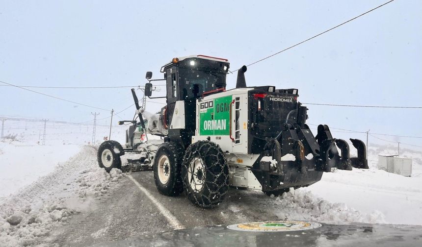 Gölbaşı'da Karla Mücadele Aralıksız Sürdürülüyor