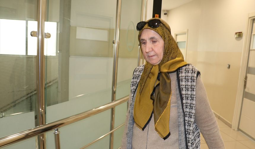 65 yaşındaki Zeliha teyze İngilizce öğreniyor