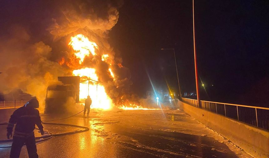 Gaziantep'te TAG Otoyolu'nda tır alev aldı