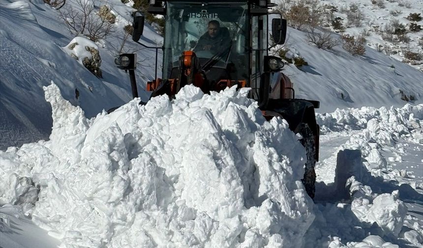 Gercüş’te Karla Mücadele Çalışmaları Sürüyor
