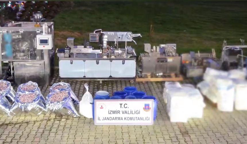 İzmir’de Tarihi Operasyon: 1,6 Ton Hammadde Ele Geçirildi