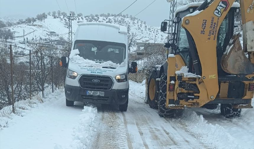 Hasankeyf'te karla mücadele çalışmaları sürüyor