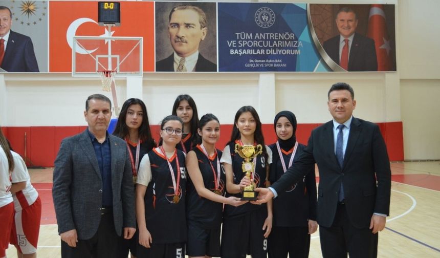 Kahta Gençlik SK, U-18 Kızlar Basketbol İl Birincisi oldu