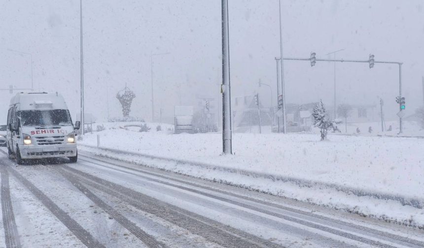 Kar ve Sis Besni'de Ulaşımı Olumsuz Etkiledi!