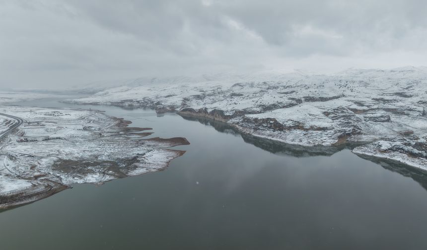 Ilısu Barajı Kar Yağışıyla Beyaza Büründü