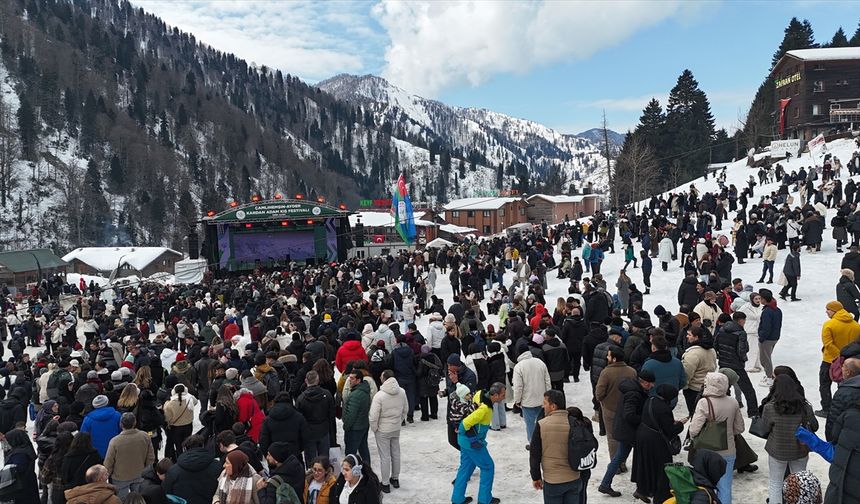 Rize'de '18. Kardan Adam Kış Festivali' gerçekleştirildi