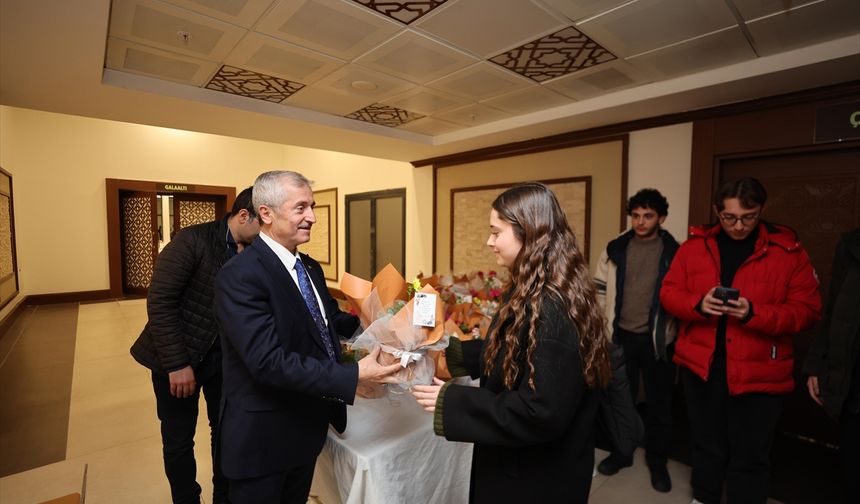 Şahinbey'de YKS'de dereceye giren öğrencilere destek