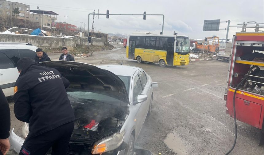 Siirt'te refüje çarpan otomobildeki 2 kişi yaralandı