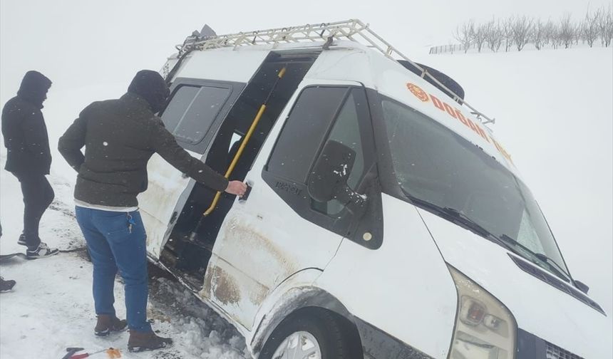 Siirt’te Kardan Kapanan Köylerde Hastalara Ulaşıldı