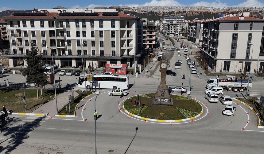 Adıyaman'daki 'saat kulesi' 3 yıldır 04.17'yi gösteriyor