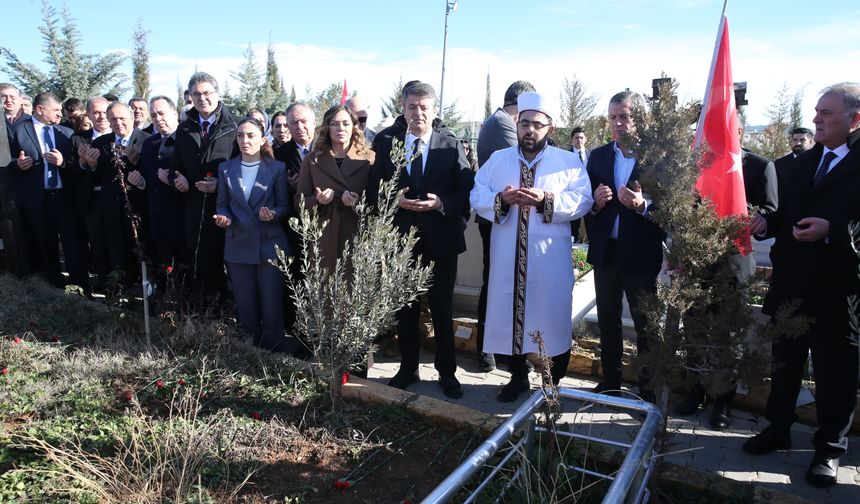 Özgür Özel, CHP'nin Deprem Bölgesine Hizmetlerini Açıkladı