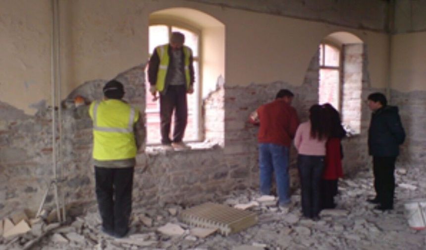 İzmir Belediye Başkanı'ndan Meslek Fabrikası Açıklaması